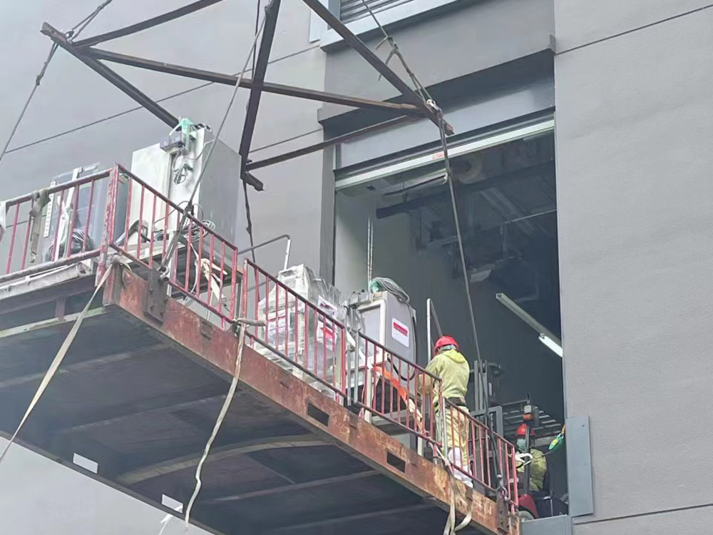 二樓平臺無塵室吊裝作業 二樓平臺無塵室吊裝作業